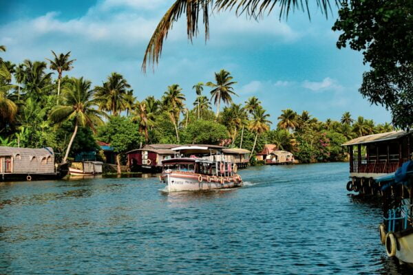 Day 4 : MUNNAR – THEKKADY (110km)